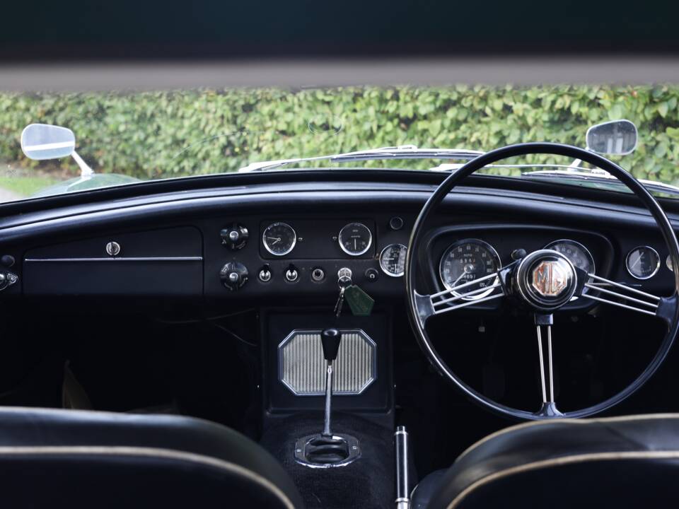 Bild 13/50 von MG MGB GT (1967)
