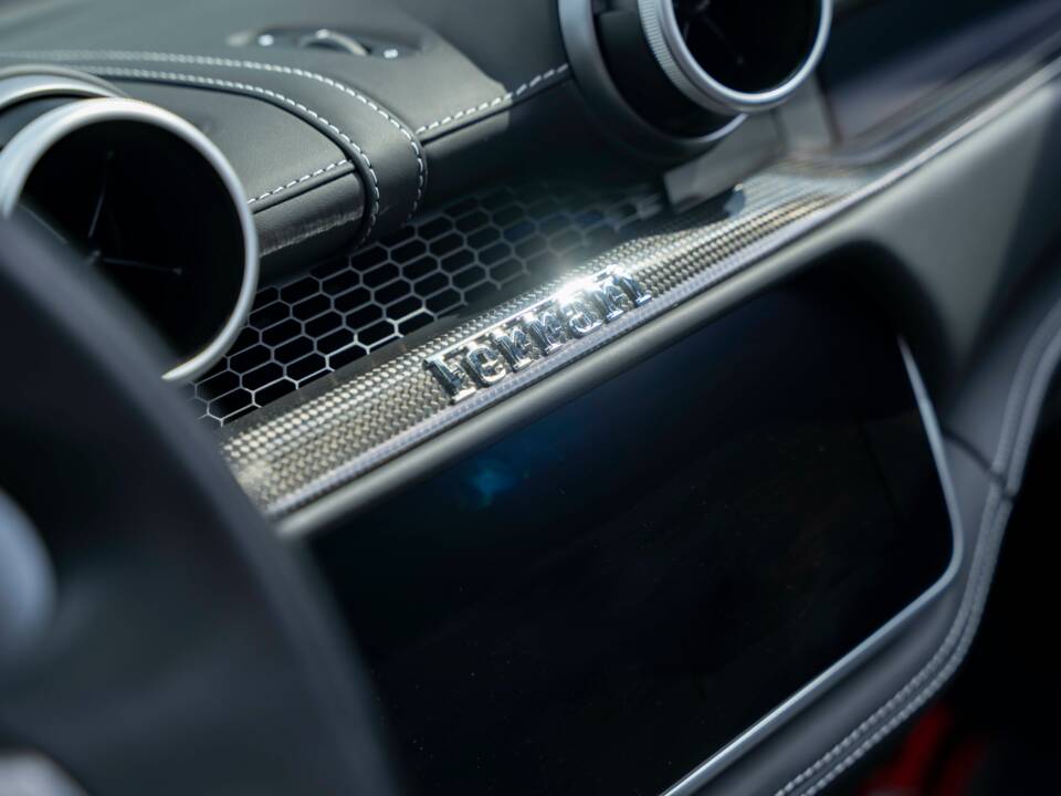 Image 18/44 of Ferrari Portofino M (2022)