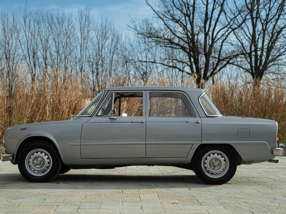 Image 4/50 of Alfa Romeo Giulia Super 1.3 (1972)