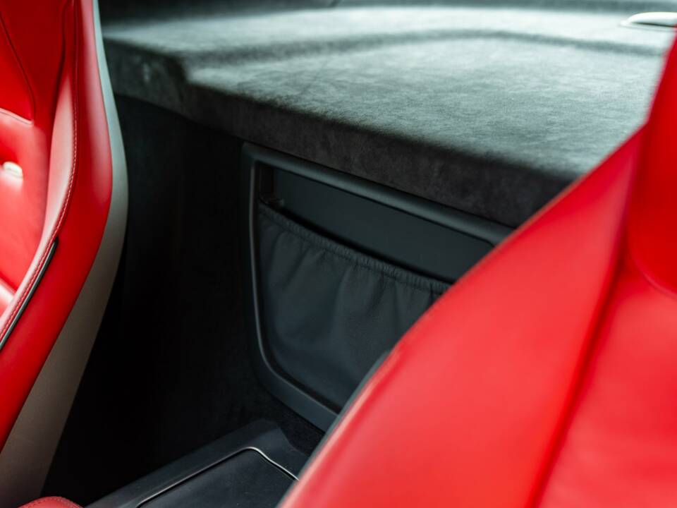 Image 29/50 of Mercedes-Benz SLS AMG (2010)