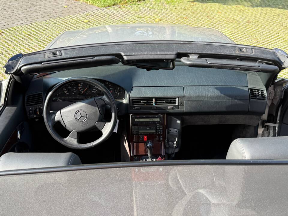 Image 20/29 de Mercedes-Benz SL 280 (1996)