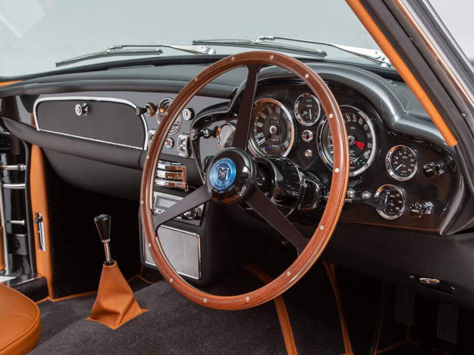 Bild 15/17 von Aston Martin DB 6 (1967)