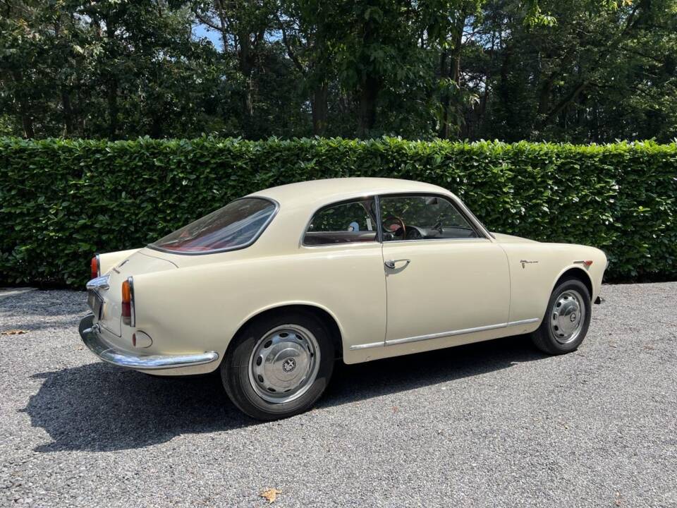 Image 6/24 of Alfa Romeo Giulietta Sprint Veloce (1959)