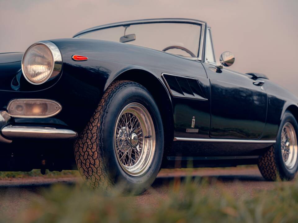 Image 30/50 of Ferrari 275 GTS (1965)