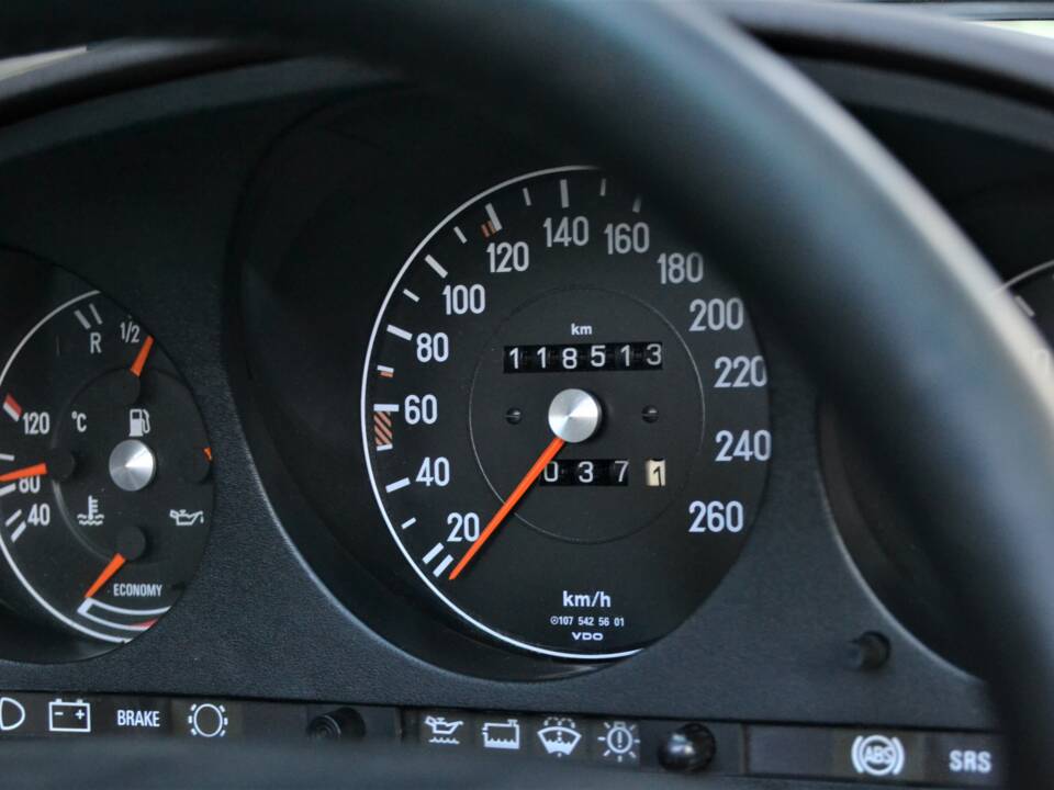 Image 4/79 de Mercedes-Benz 560 SL (1988)