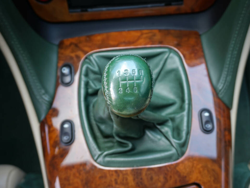 Image 19/40 of Aston Martin DB 7 Vantage (2000)