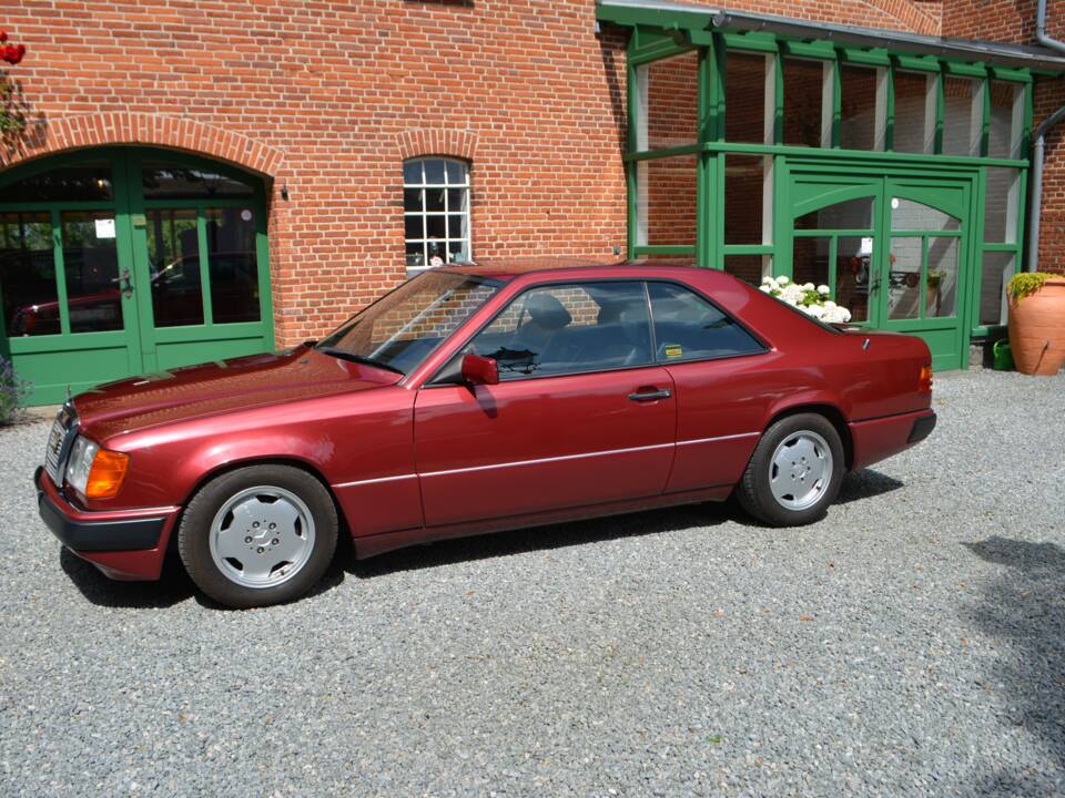 Bild 1/15 von Mercedes-Benz 230 CE (1991)