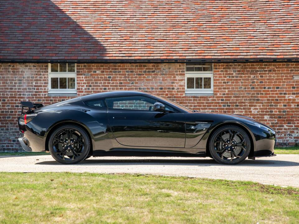 Afbeelding 2/50 van Aston Martin V12 Zagato (2013)