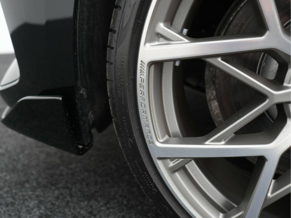 Image 37/50 of BMW 330i xDrive Touring (2025)