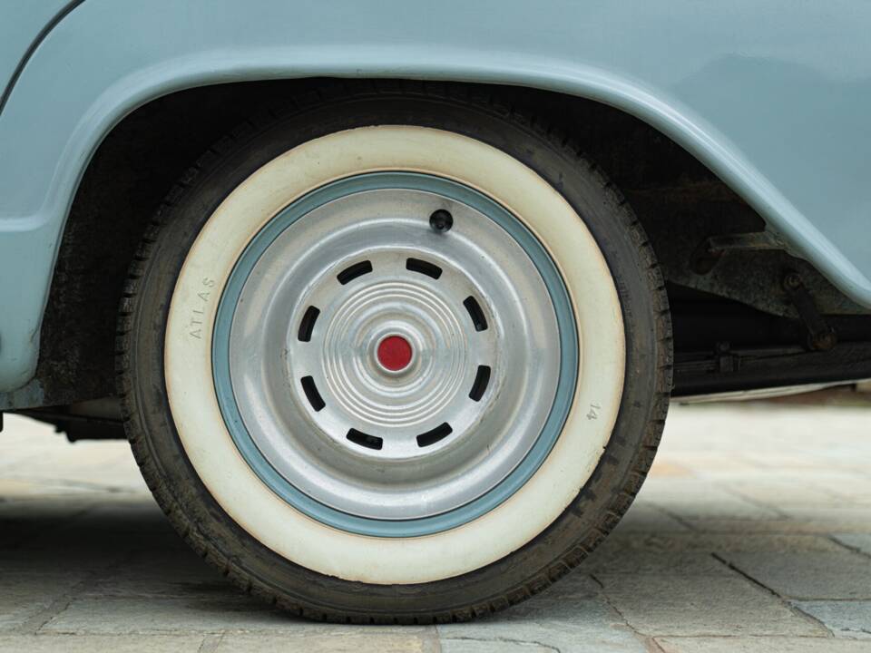 Image 26/50 of SIMCA Aronde P 60 Monthléry Spéciale (1960)