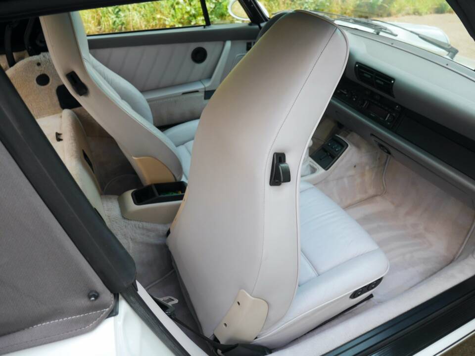 Bild 33/45 von Porsche 911 Carrera 2 (1993)