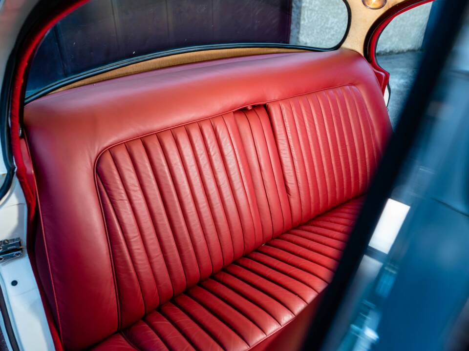 Image 40/50 de Jaguar Mk II 3.8 (1963)