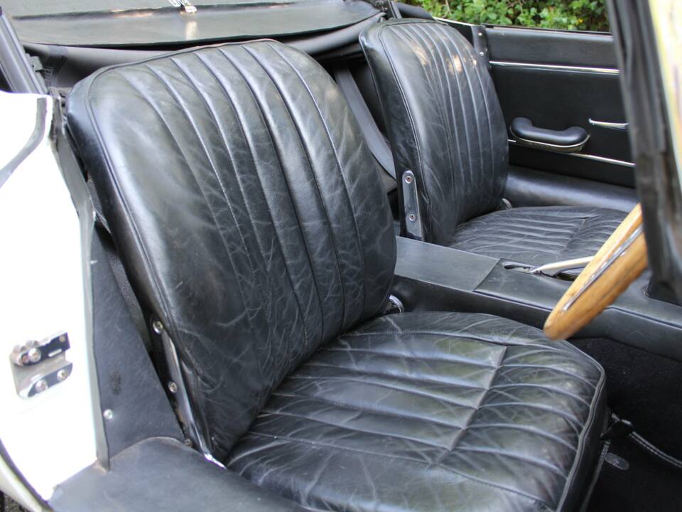 Image 10/18 of Jaguar E-Type 4.2 (1965)