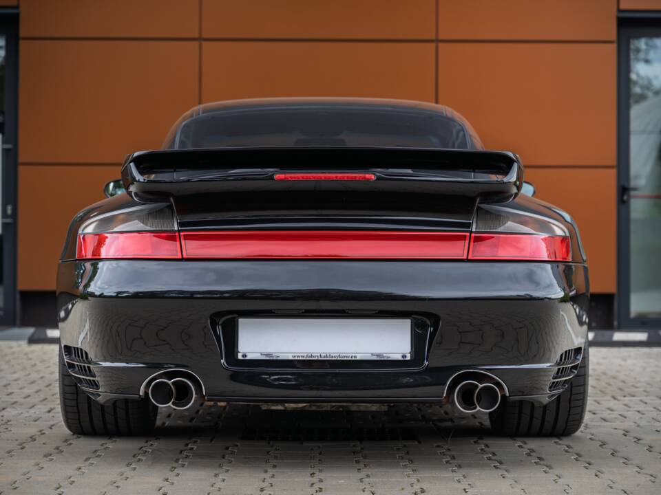 Image 7/63 of Porsche 911 Carrera 4S (2004)