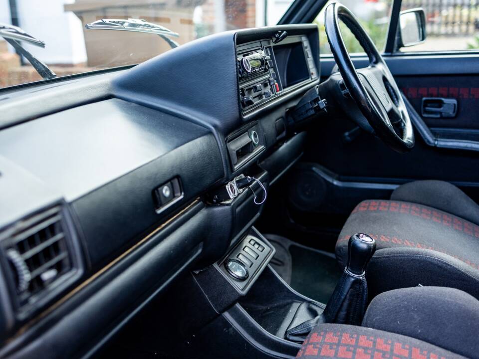 Afbeelding 37/46 van Volkswagen Golf I GTI 1.6 (1993)