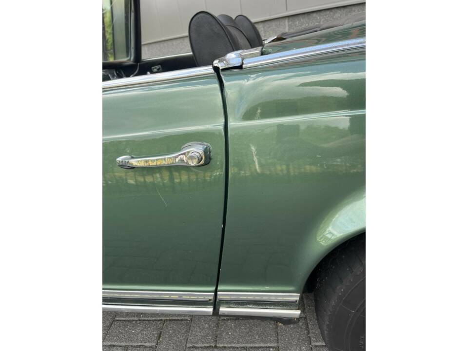 Image 23/50 of Mercedes-Benz 280 SL (1968)