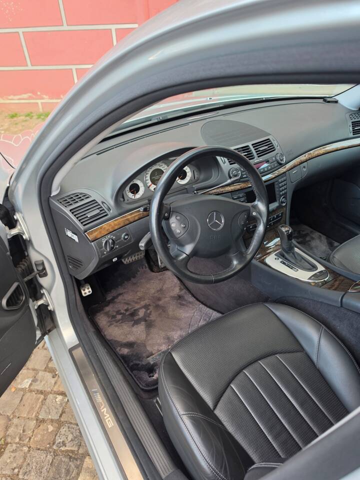 Image 6/13 of Mercedes-Benz E 55 AMG (2006)
