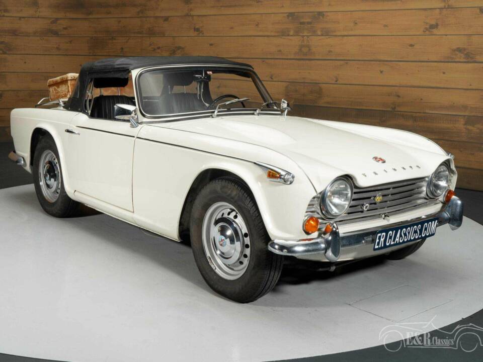 Image 4/19 of Triumph TR 4A (1966)