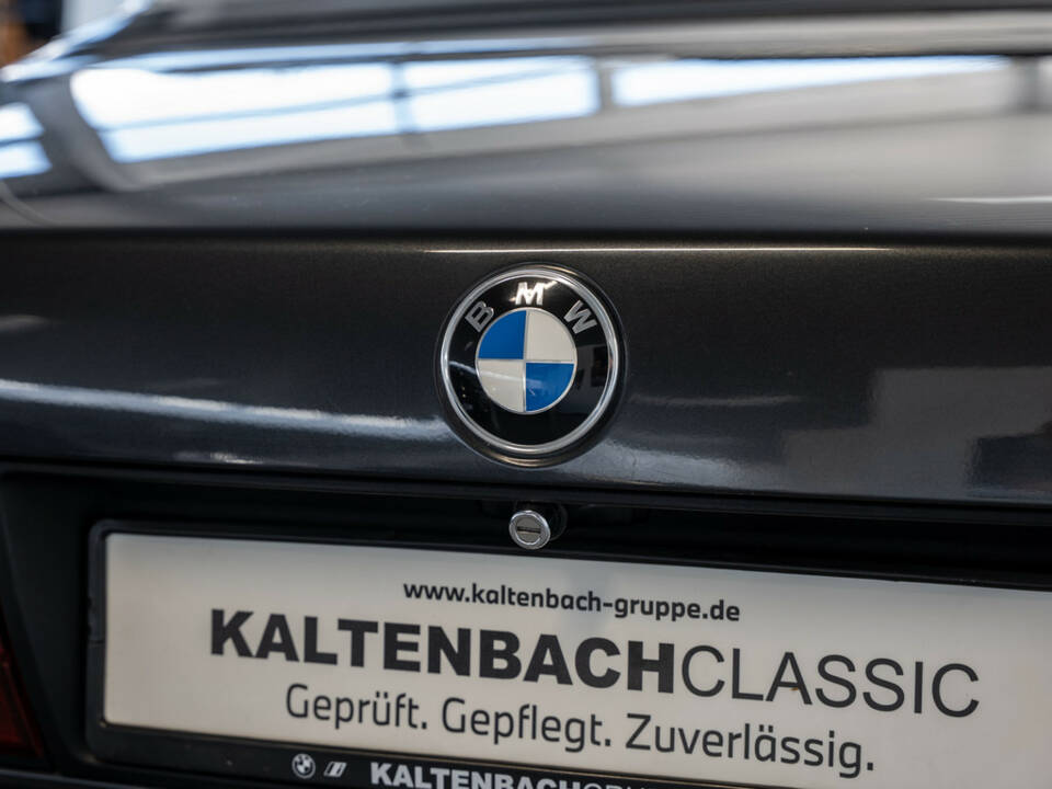 Afbeelding 16/18 van BMW 320i (1992)