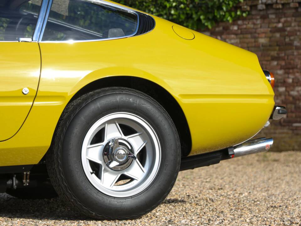 Afbeelding 9/50 van Ferrari 365 GTB/4 Daytona (1971)