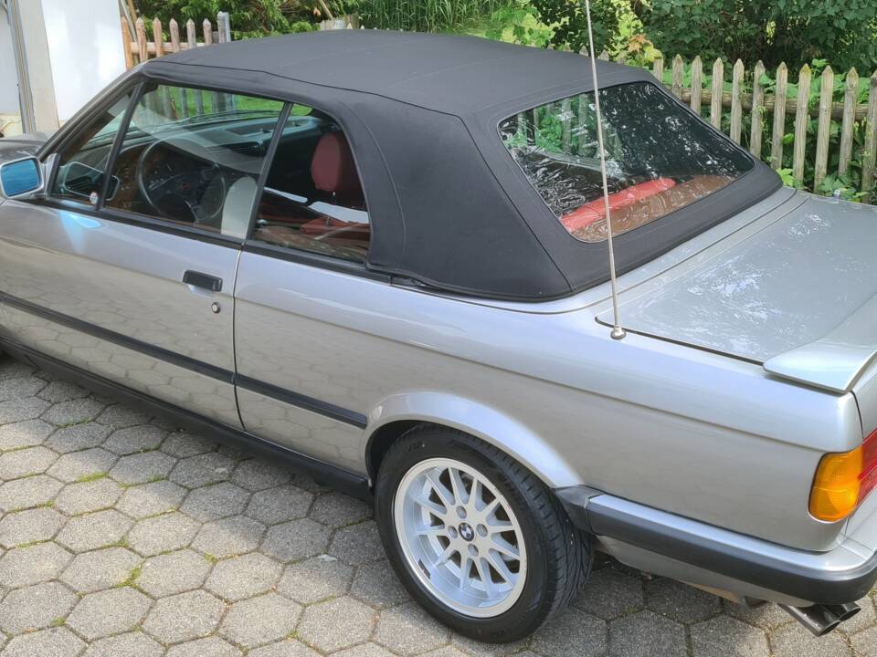 Image 8/18 of BMW 325i (1987)