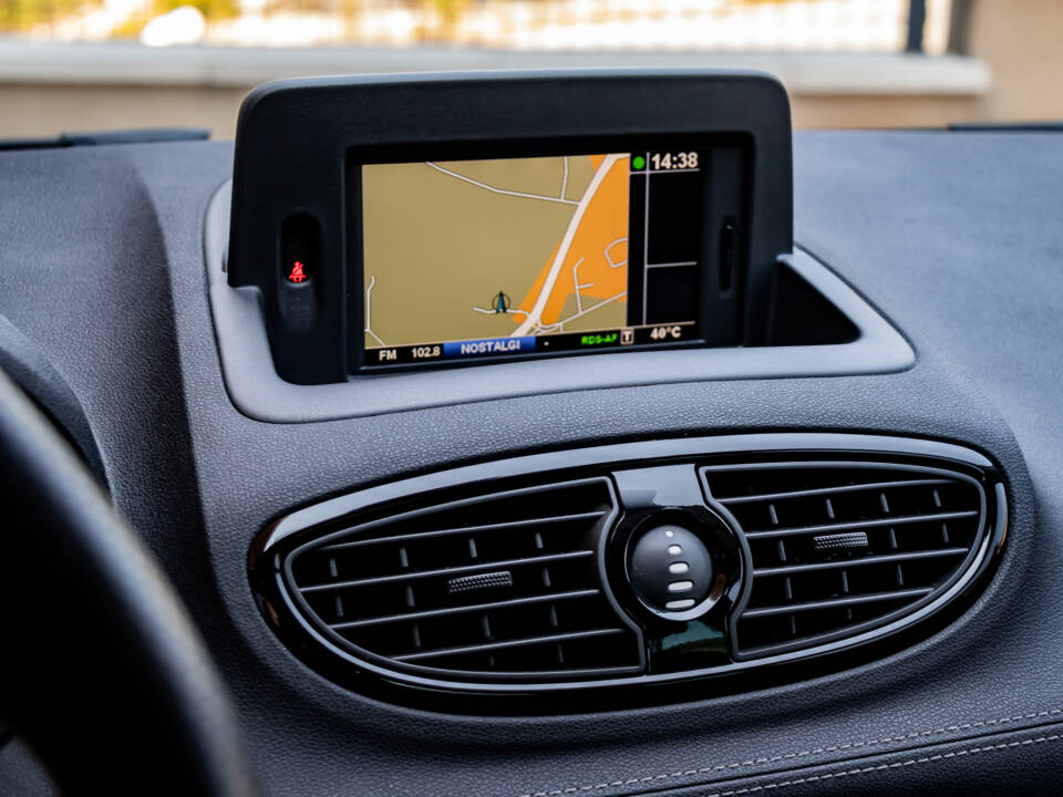 Image 22/40 of Renault Clio Gordini R.S. (2012)