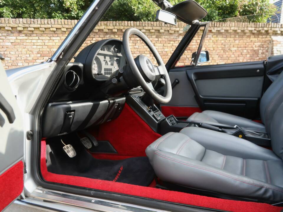 Image 43/50 de Alfa Romeo 2.0 Spider QV (1988)