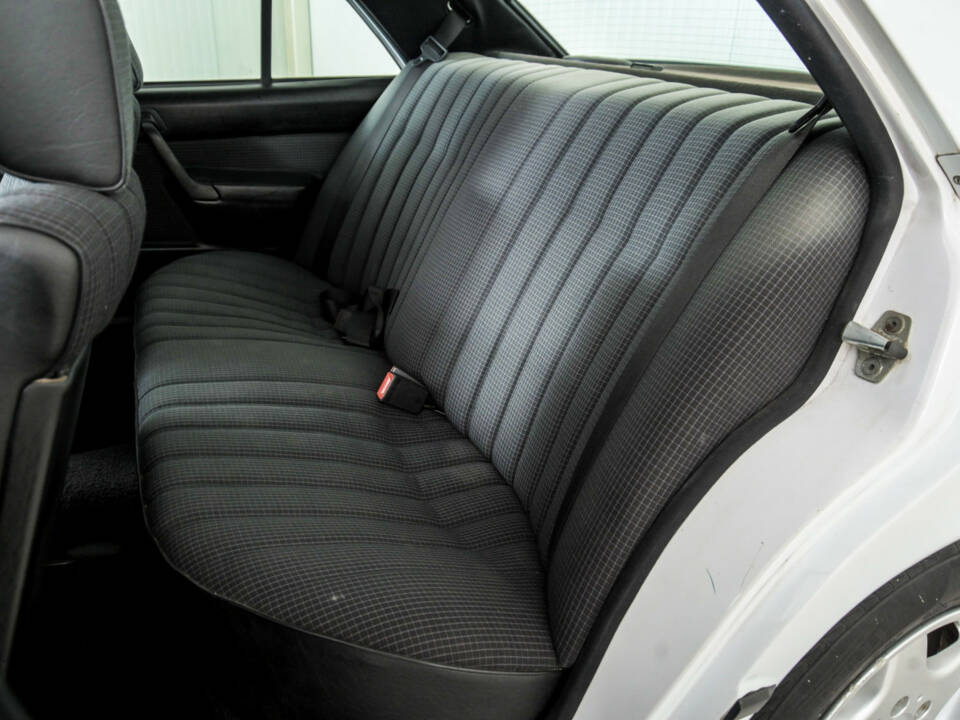 Bild 29/50 von Mercedes-Benz 190 D (1986)