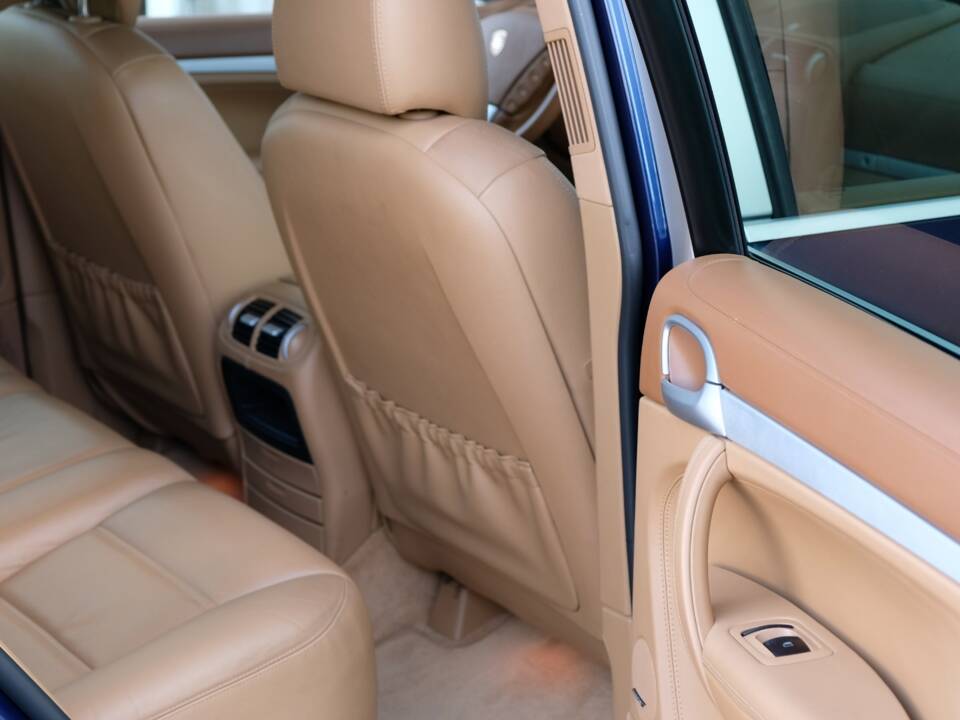 Immagine 27/70 di Porsche Cayenne S (2007)
