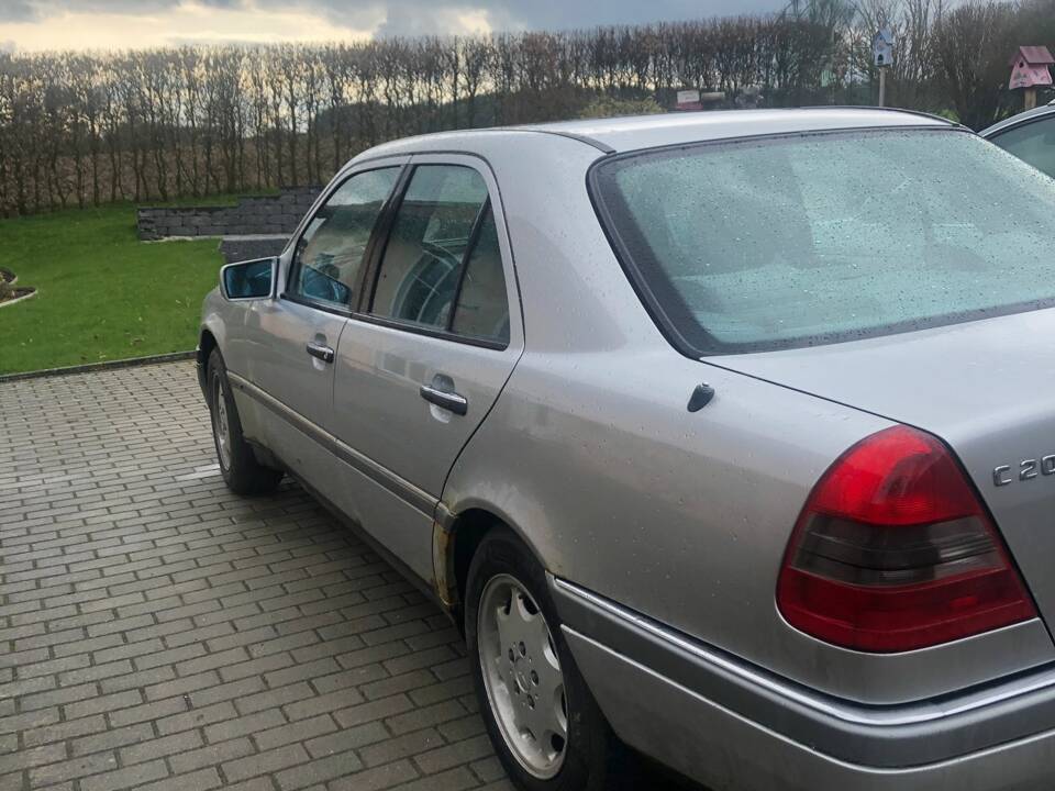 Image 3/12 de Mercedes-Benz C 200 (1997)