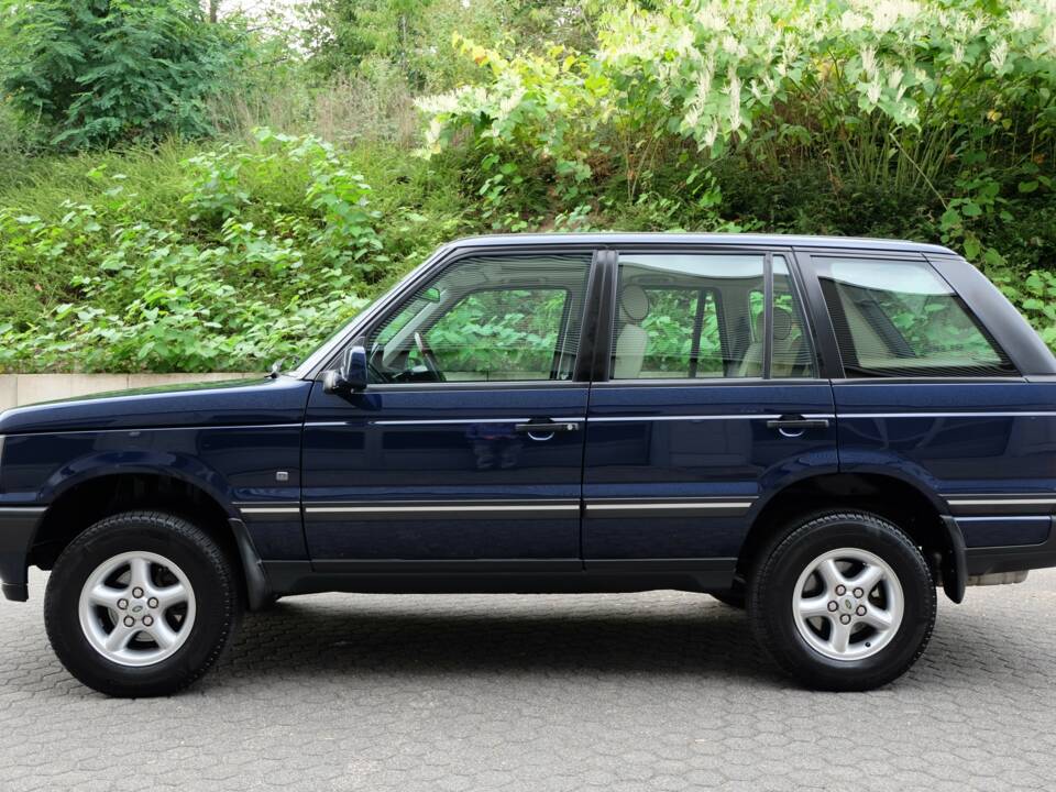 Afbeelding 76/95 van Land Rover Range Rover 4.6 Vogue (2002)