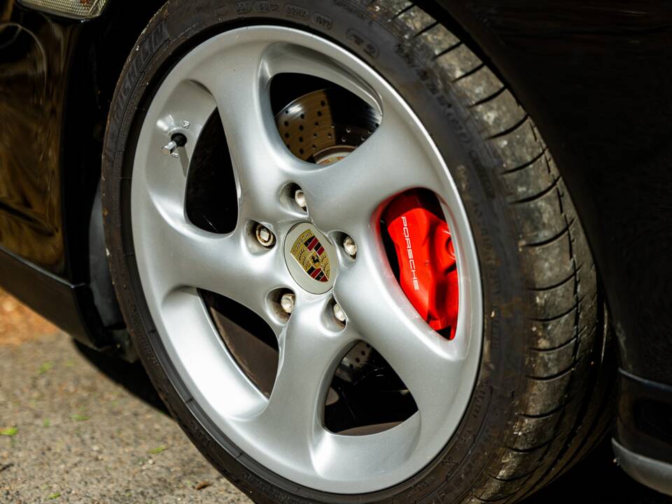 Image 31/50 of Porsche 911 Carrera 4S (2002)
