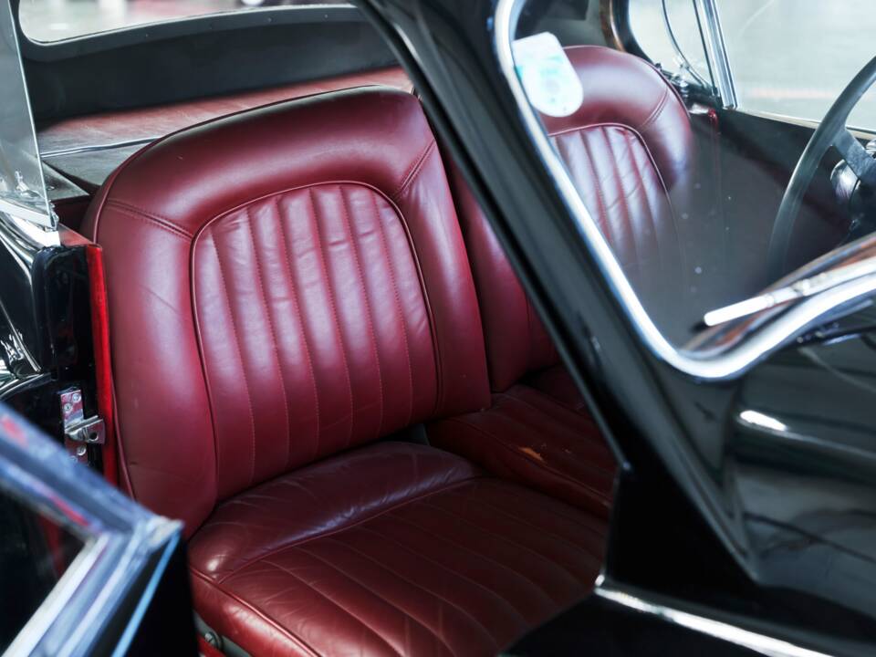 Image 22/47 de Jaguar XK 120 FHC (1954)