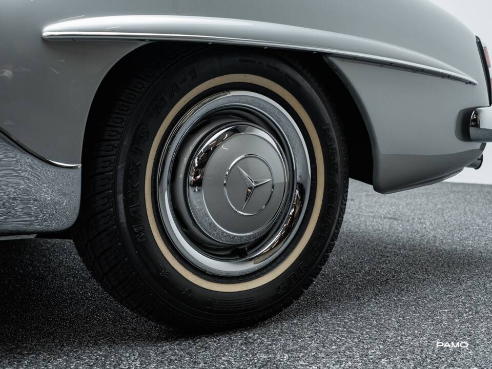 Image 21/44 of Mercedes-Benz 190 SL (1957)