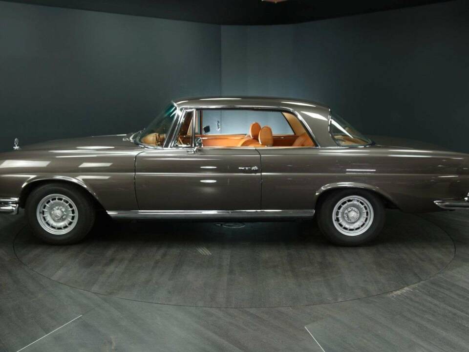 Image 3/30 of Mercedes-Benz 280 SE 3,5 (1970)