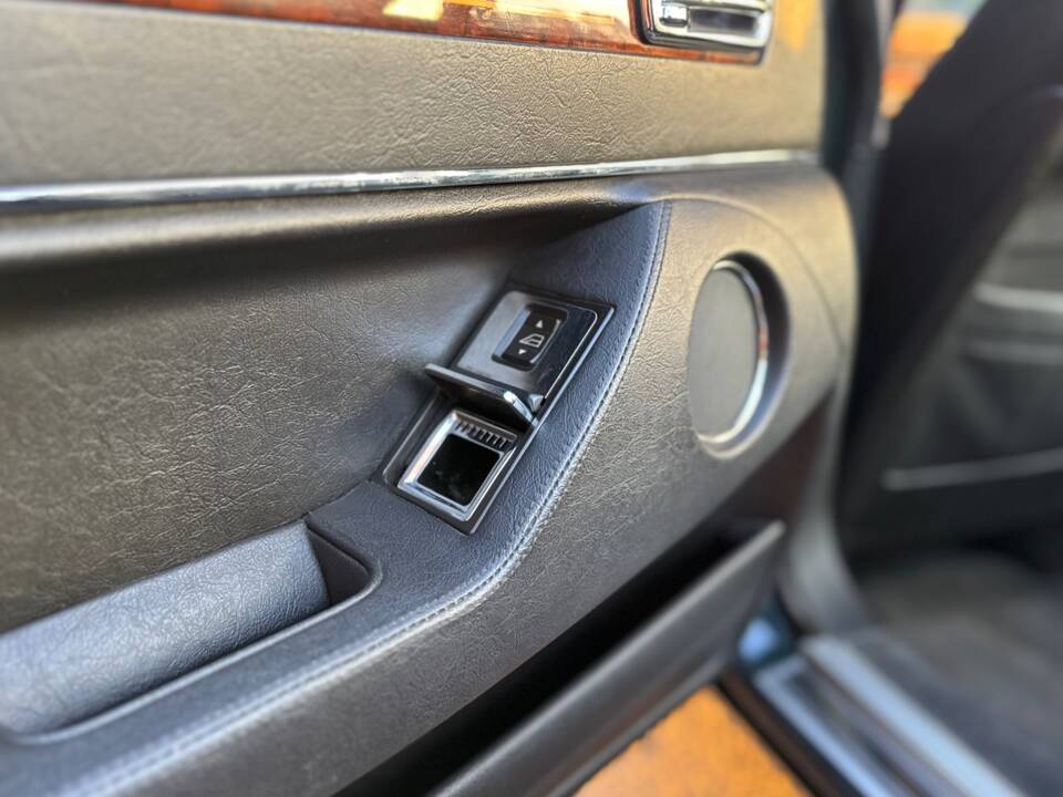 Image 25/40 of Jaguar Sovereign 3.6 (1989)