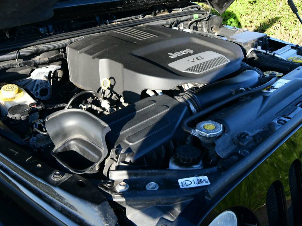 Image 31/50 de Jeep Wrangler Sahara 4.0L (2014)