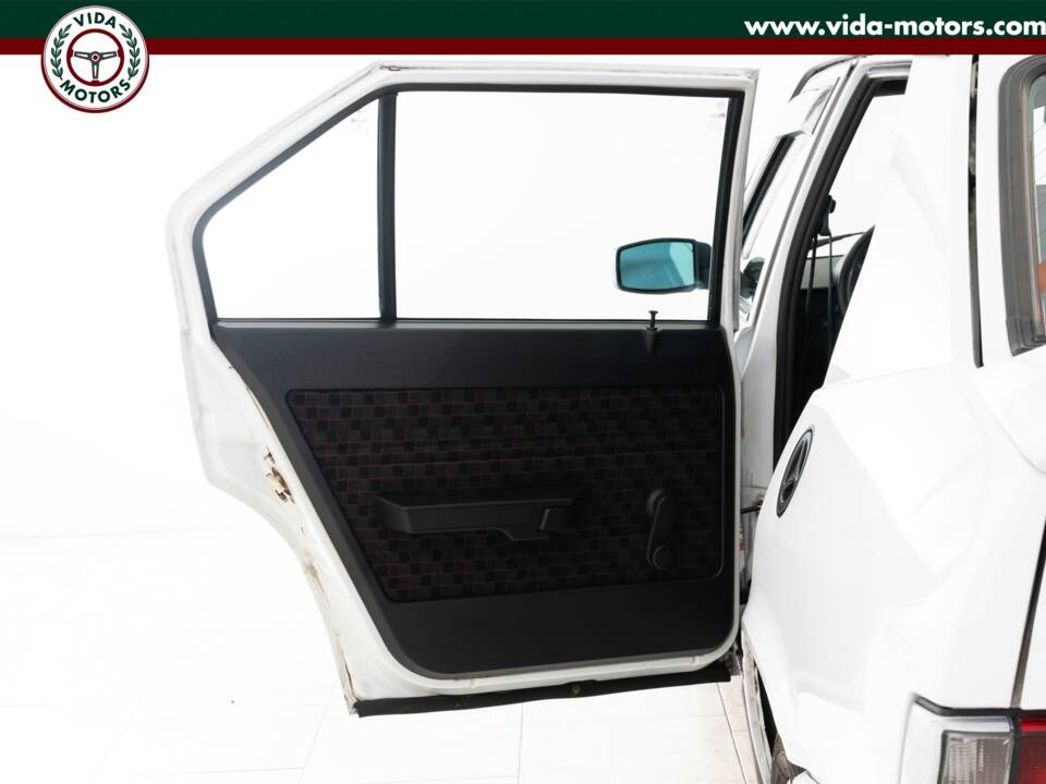 Bild 8/15 von Alfa Romeo 33 - 1.7 QV (1988)