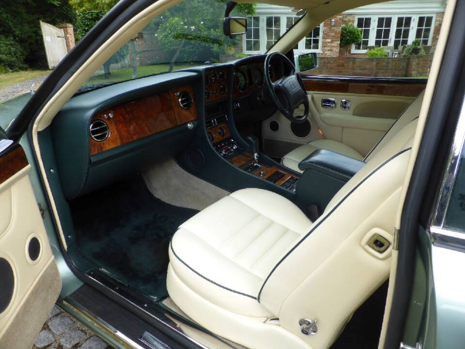 Image 14/27 of Bentley Continental R (1993)