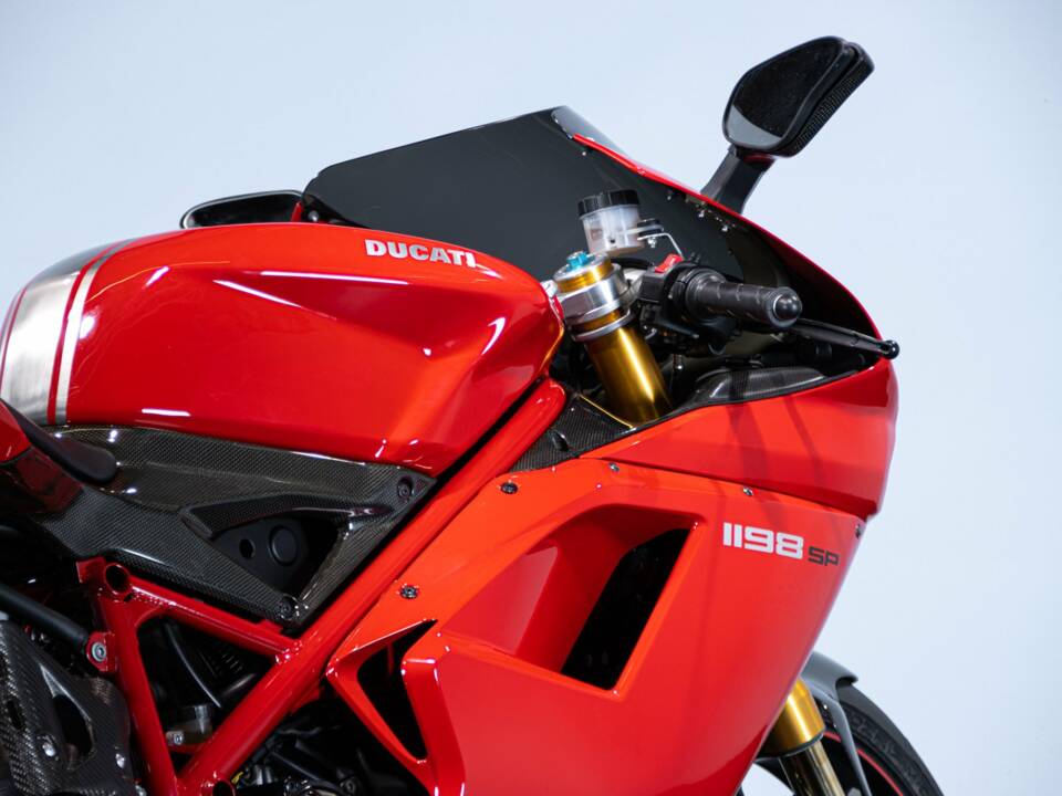Immagine 16/50 di Ducati DUMMY (2011)