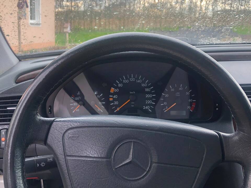 Image 12/12 de Mercedes-Benz C 200 (1997)