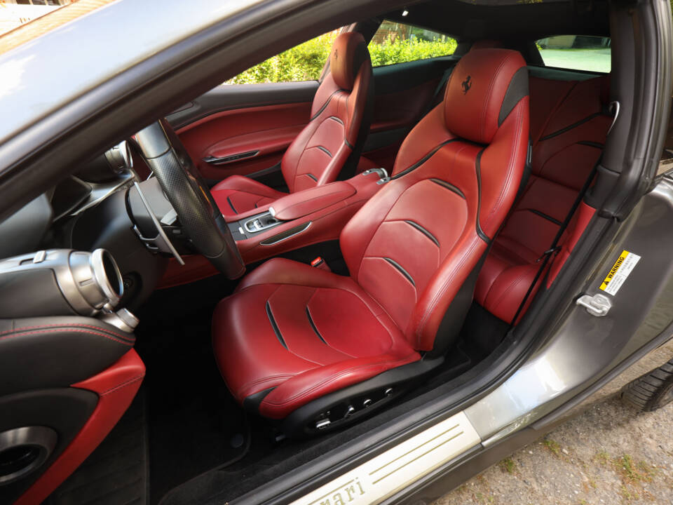 Immagine 17/61 di Ferrari GTC4Lusso (2017)