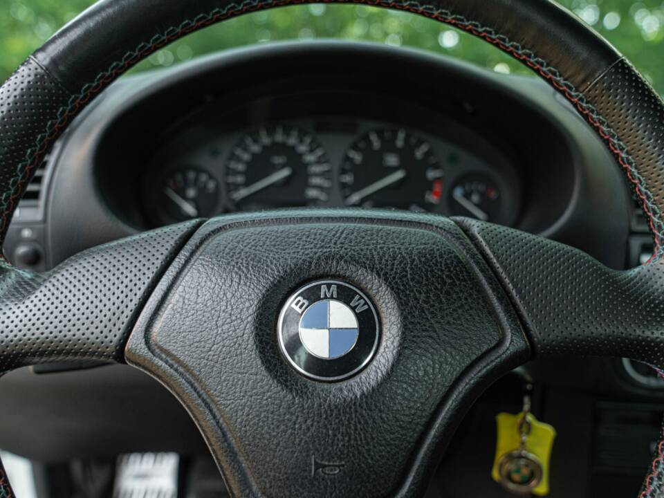 Bild 39/50 von BMW 318is "Class II" (1994)