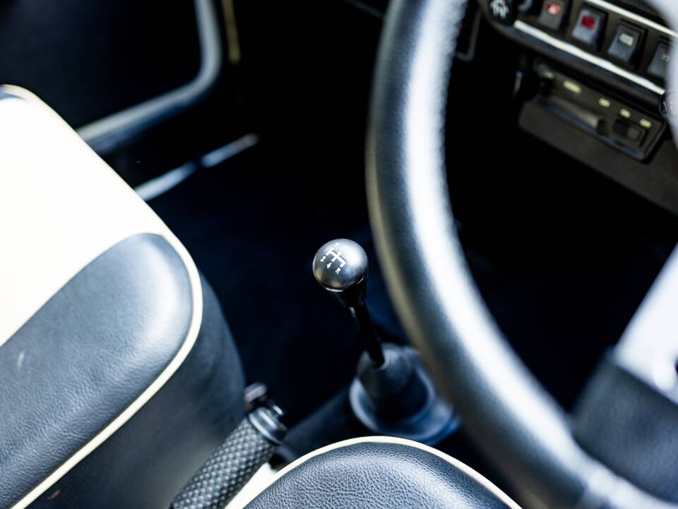 Image 39/50 de Rover Mini Mayfair (1988)