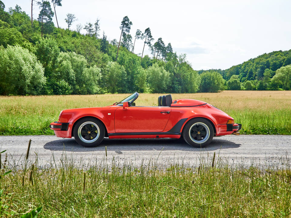 Imagen 2/47 de Porsche 911 Speedster 3.2 (1989)