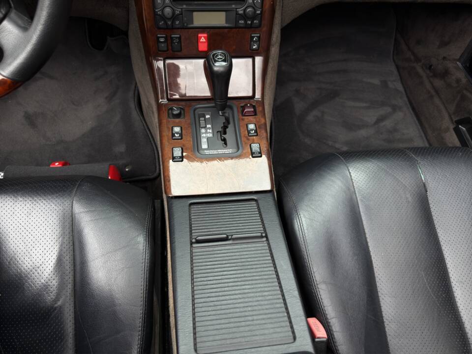 Image 17/28 of Mercedes-Benz SL 320 (1995)