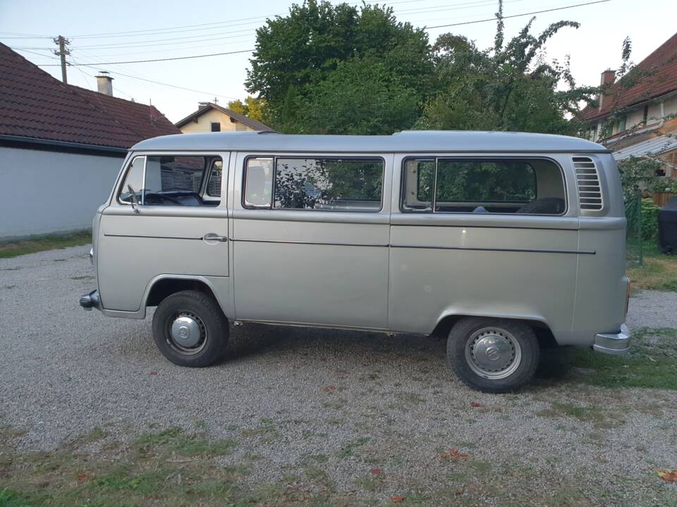 Afbeelding 3/46 van Volkswagen T2b Kombi (1979)