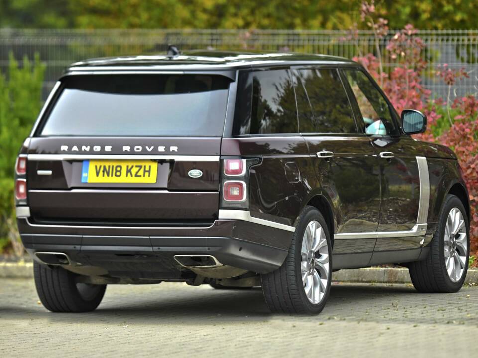 Image 12/50 of Land Rover Range Rover V8 SV Autobiography (2018)