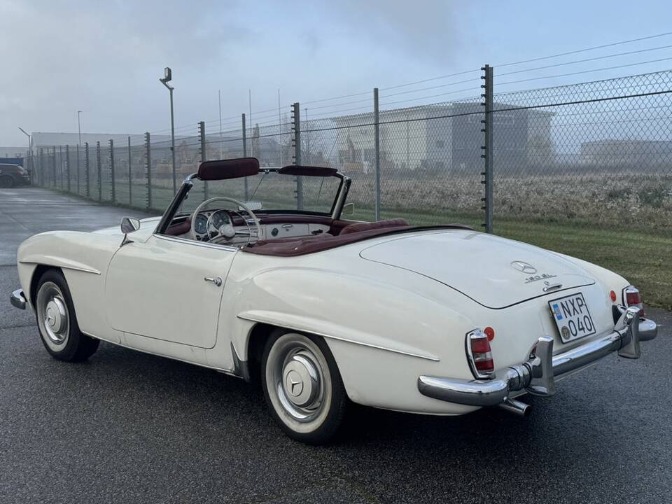 Image 4/8 of Mercedes-Benz 190 SL (1961)