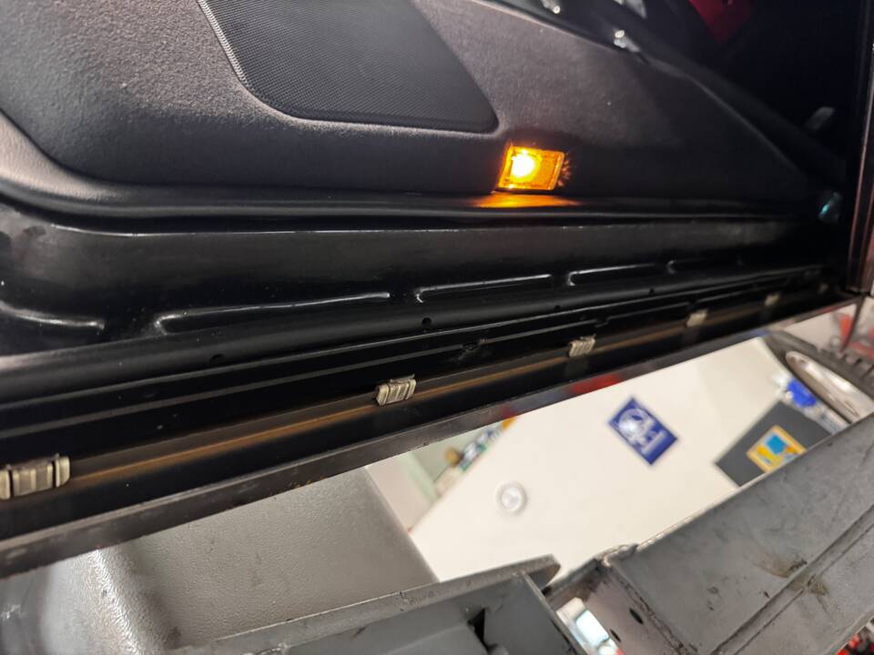 Bild 34/54 von Mercedes-Benz 300 TD Turbo (1993)